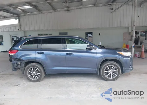 2018 Toyota Highlander Xle из США, поврежденный, VIN 5TDJZRFH8JS832423